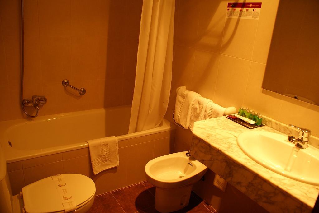 Hotel Edelweiss Arties Oda fotoğraf